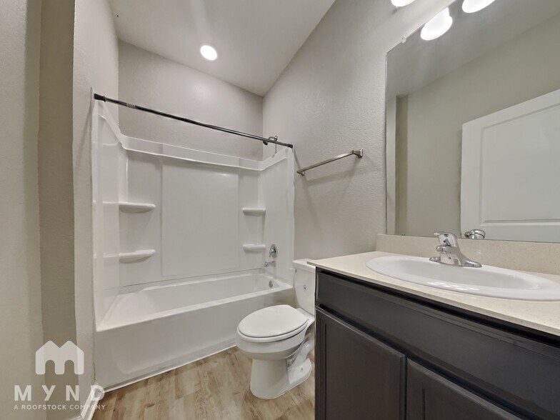 Building Photo - 1033 Water Oak Ln