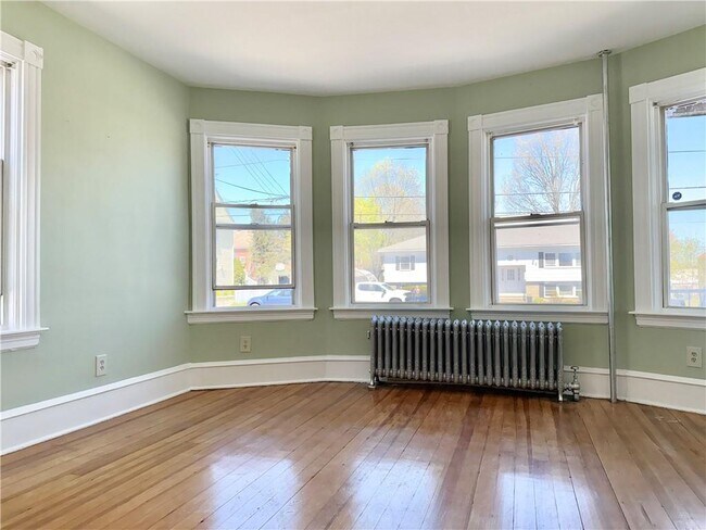 Building Photo - 550 Winter St