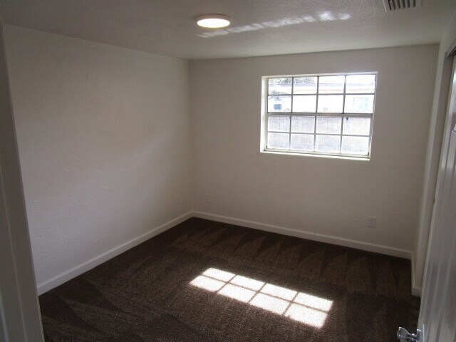 Building Photo - 1221 Essex Rd