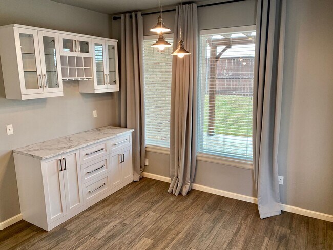 Building Photo - 3 Bed, 2.5 Bath in Gated Community with Private Pond