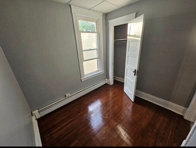 Building Photo - 342 3rd St