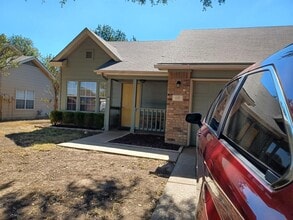 Building Photo - 137 Prairie Springs Cove