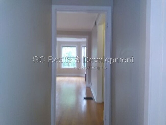 Building Photo - 1306 W Cornelia Ave
