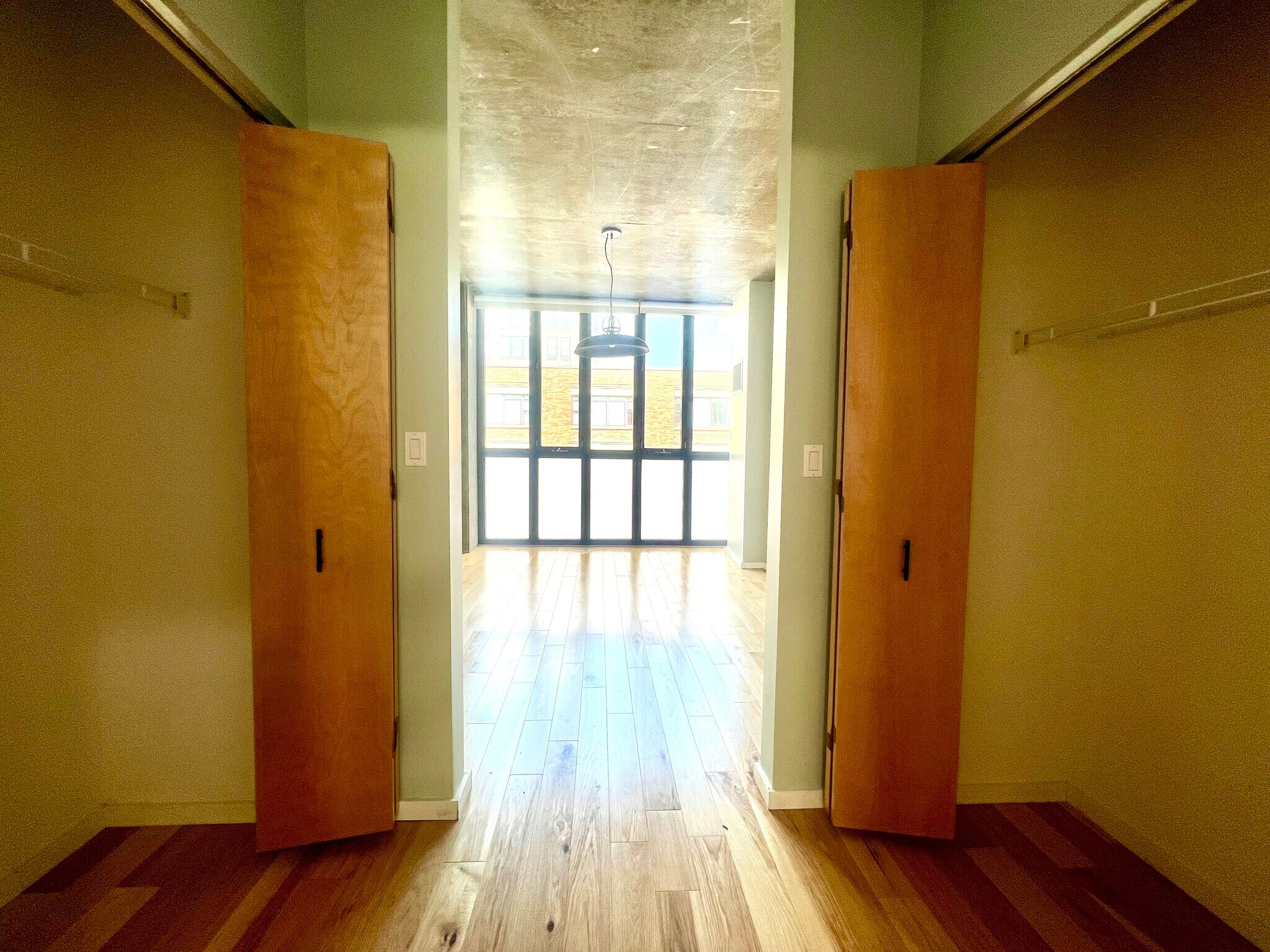 Building Photo - 321 S Sangamon St