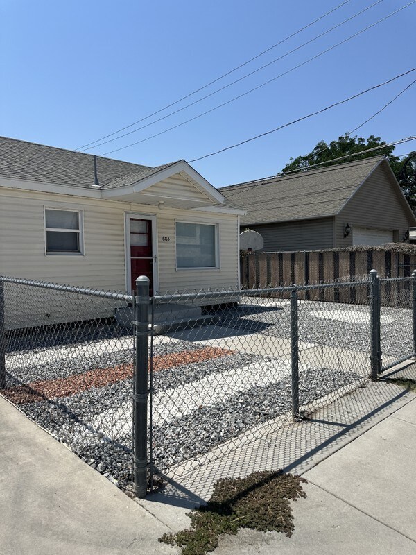 Building Photo - 683 6th Ave