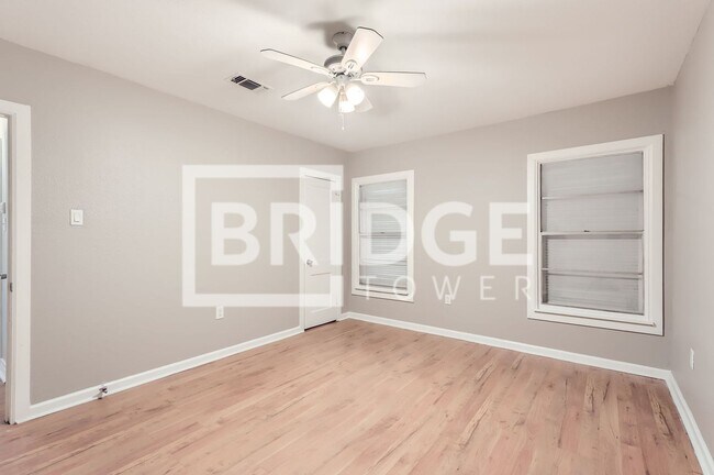 Building Photo - 224 E Boyd St