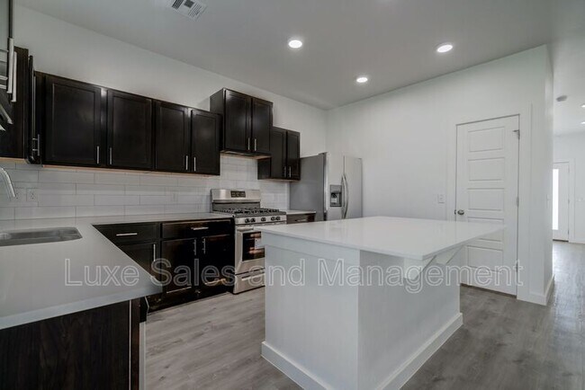 Building Photo - 7901 NW 135th Terrace