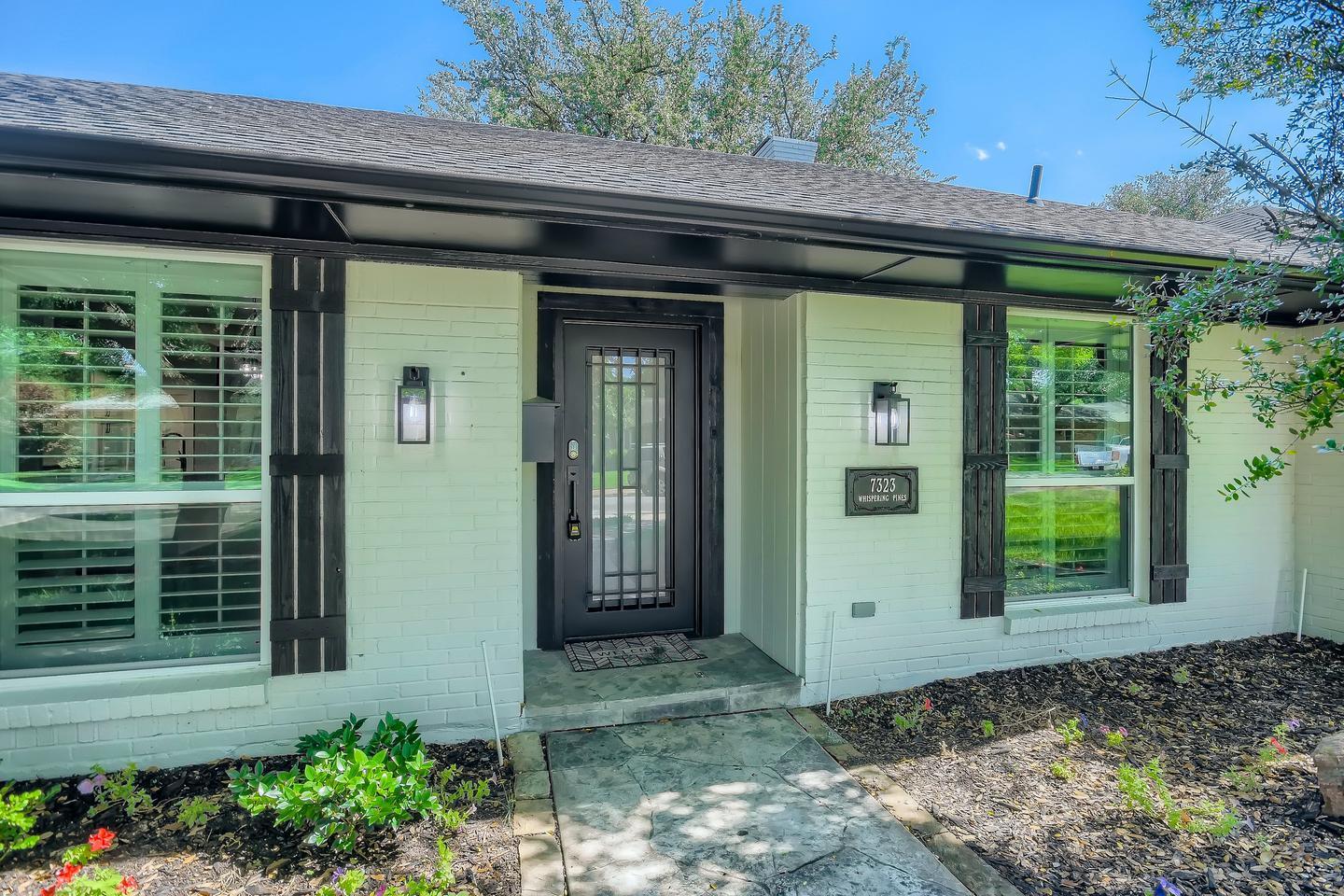 Building Photo - Charming Prestonwood home with peaceful backyard oasis