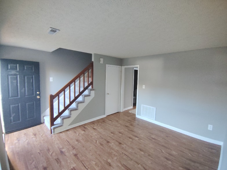 Primary Photo - 36 Duiguid Dr