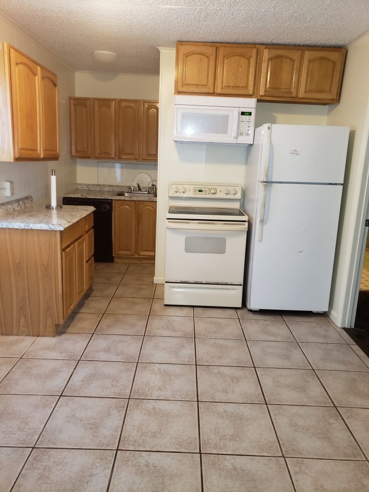 Building Photo - 2029 Arbuckle Creek Rd