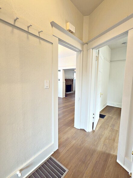 Building Photo - 125 NE 84th Ave