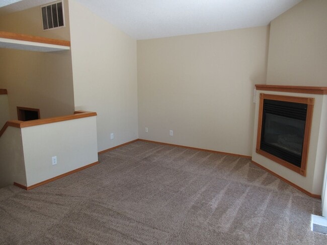 Building Photo - Split Level Two Bedroom Duplex