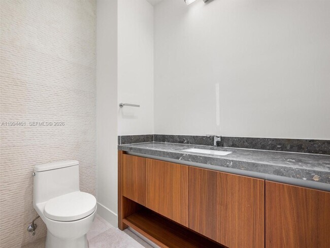 Building Photo - 175 25