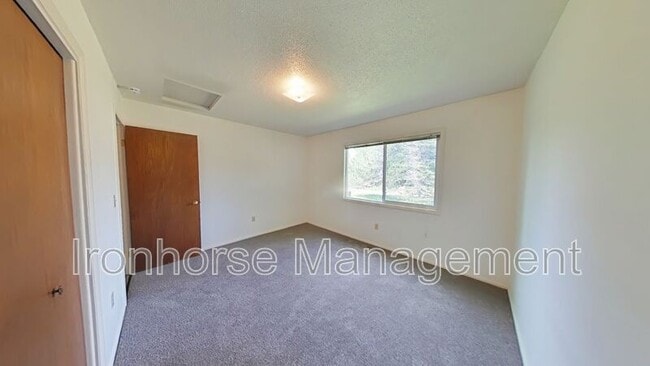 Building Photo - 411 N 16th Ave