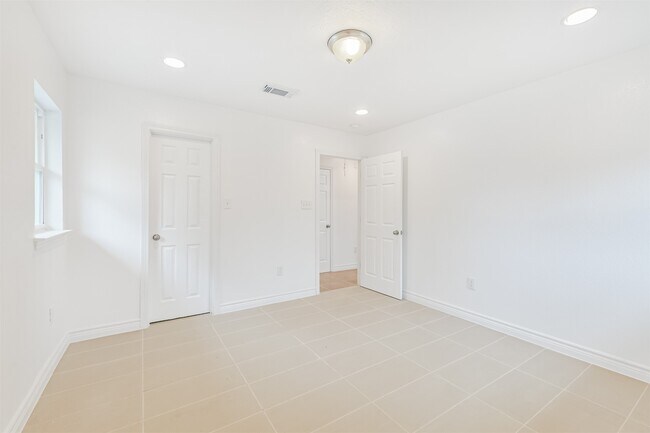 Building Photo - 10412 Ehlers Rd