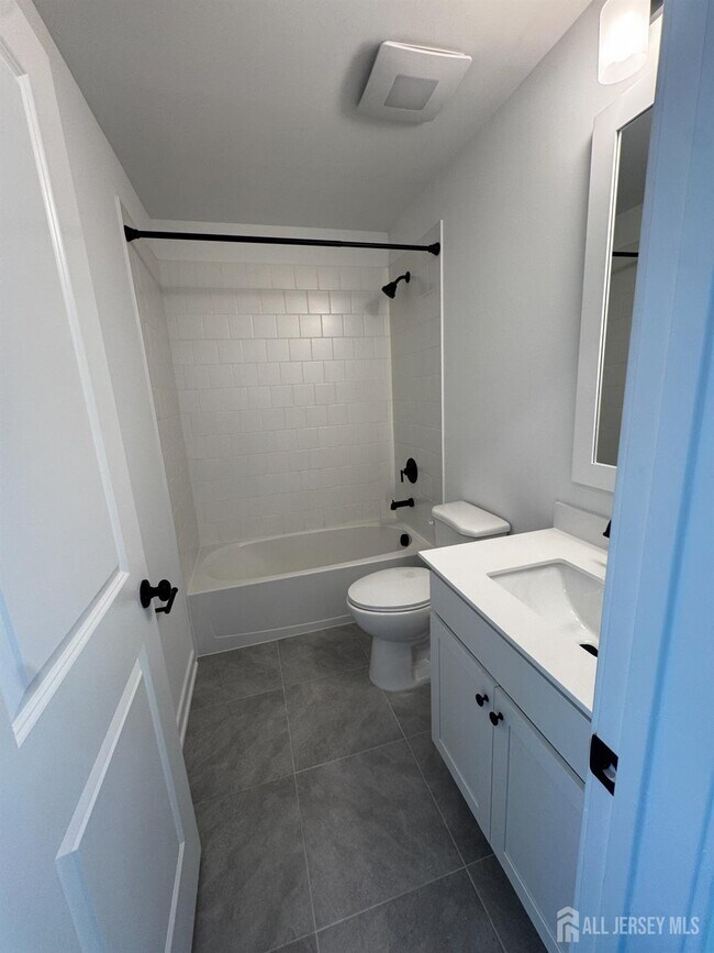 Building Photo - 59 Basswood St