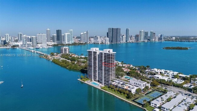 Building Photo - 1000 Venetian Way