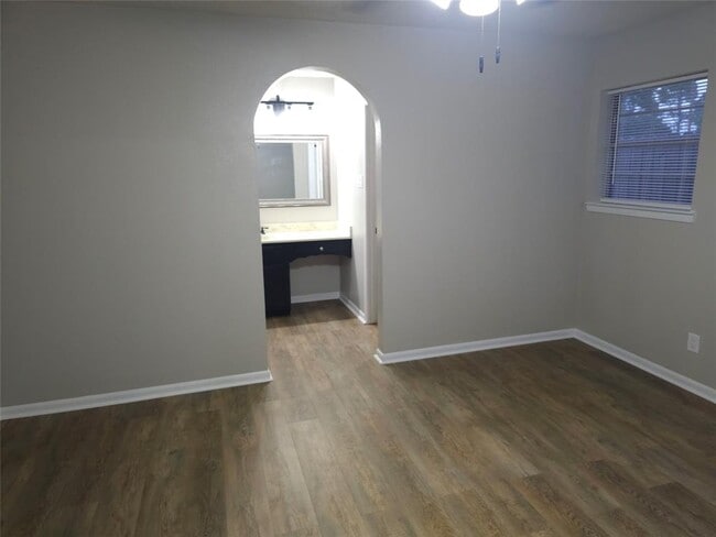 Building Photo - 3008 Tipps Dr