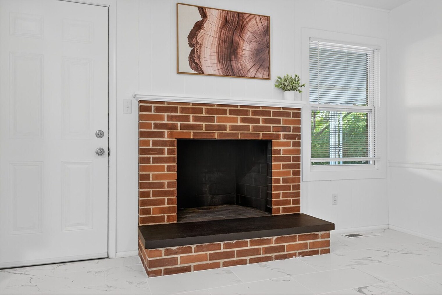 Building Photo - 1415 Lindsay Ln