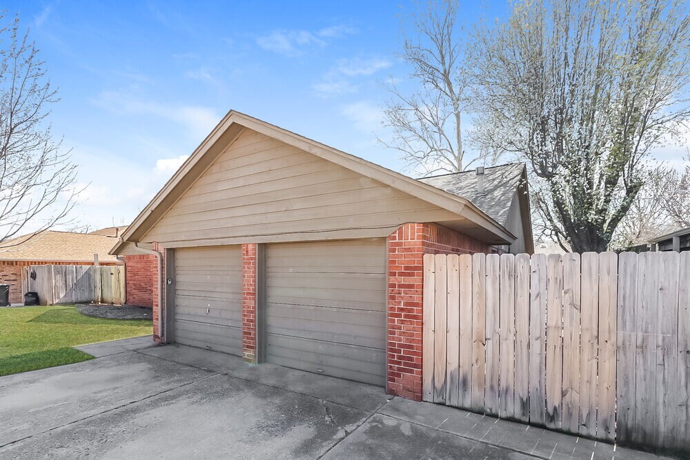 Building Photo - 1112 NE 21st Ct