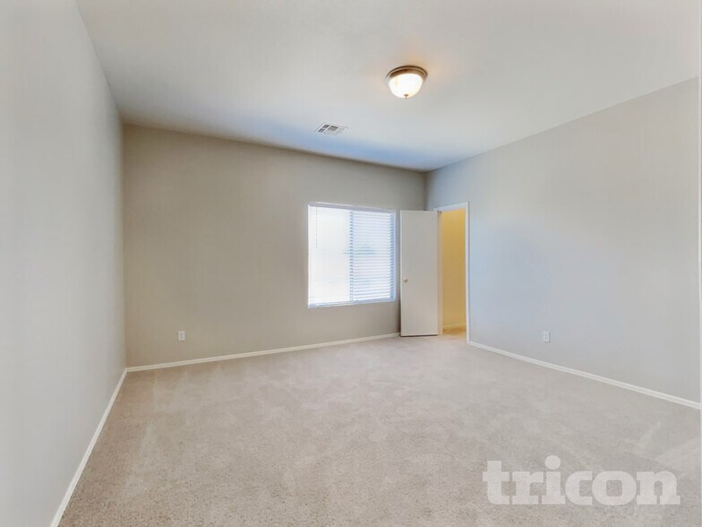 Building Photo - 30493 N Bareback Trail