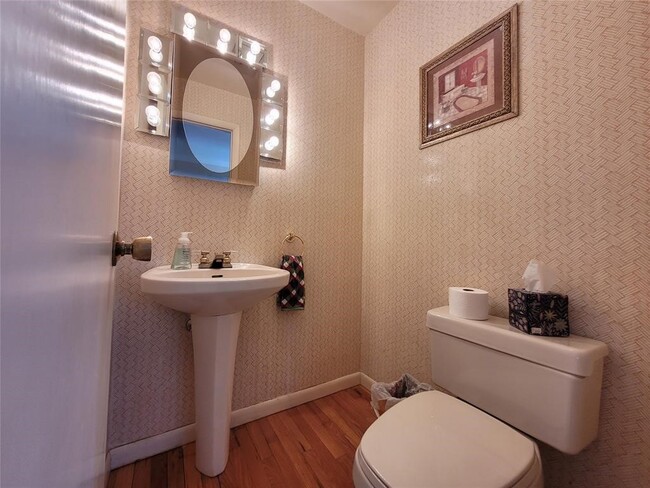 Building Photo - 45 Kenilworth Rd