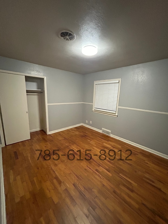 Building Photo - 611 N Sycamore St