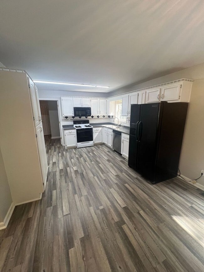 Building Photo - Charming 3-Bedroom, 2-Bath Home with Finished Basement in Snellville!