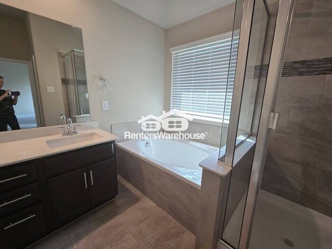 Building Photo - FOR RENT - MOVE IN READY - 4BEDS 2BATHS - ...