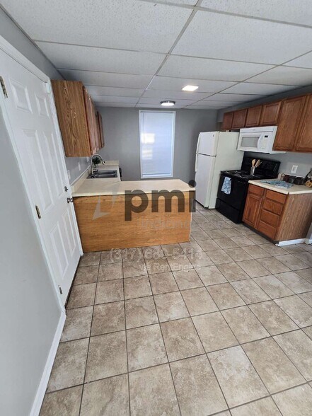 Building Photo - 153 S Cypress Ave