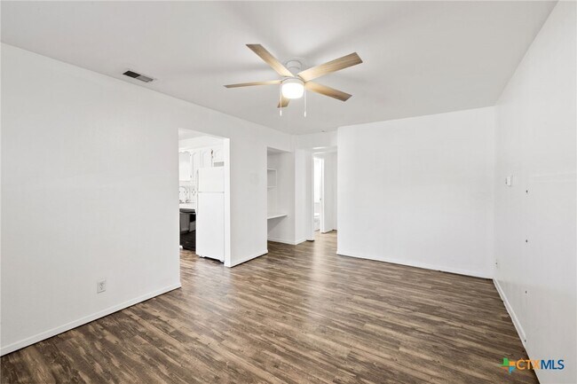 Building Photo - 322 Oakwood Loop