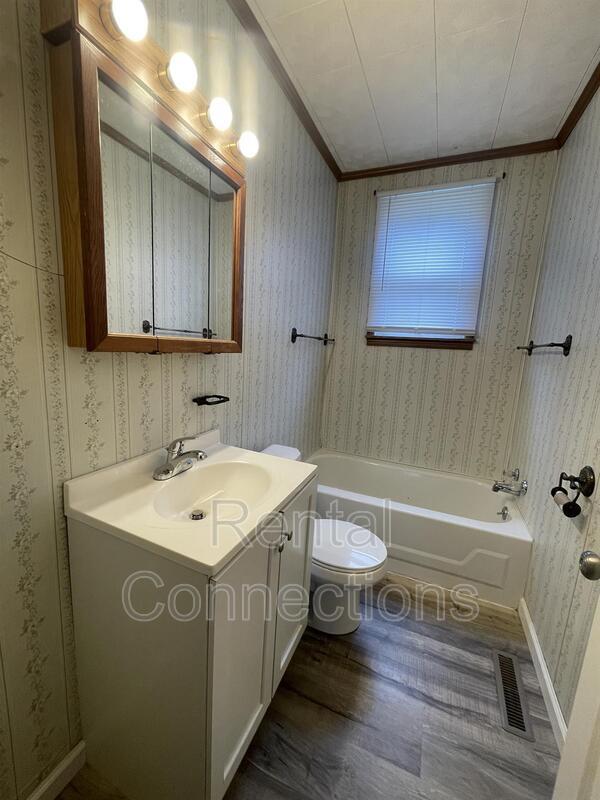 Building Photo - 402 S Bentley St