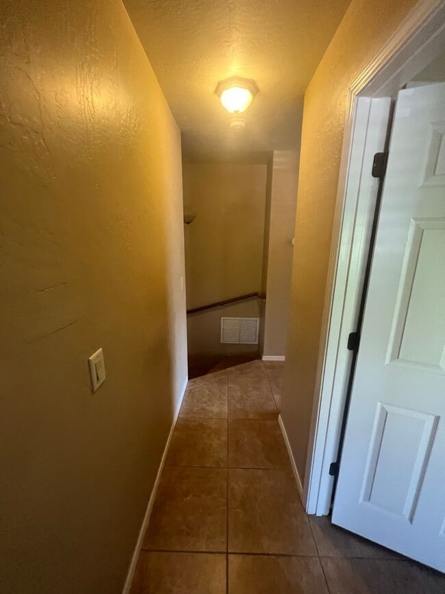 Building Photo - Unfurnished, 1-year long-term rental