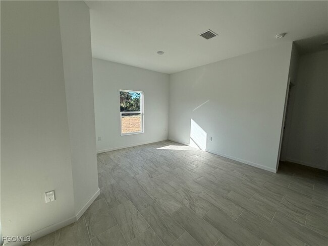 Building Photo - 1014 Lakeside Dr