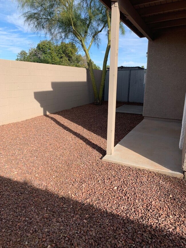 Building Photo - 9109 E Esperanza Dr