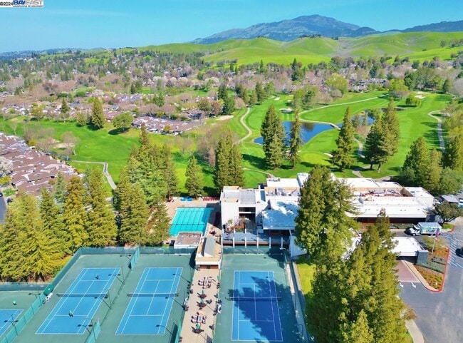 Building Photo - 535 Cambrian Way