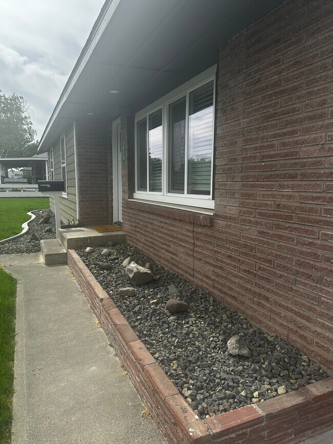 Building Photo - 109 N Yelm St