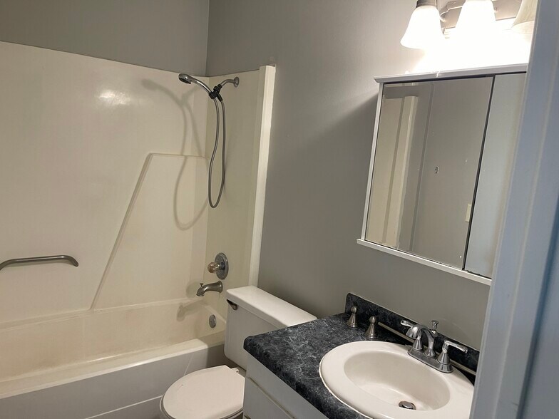 Building Photo - 1831 Fuller Rd