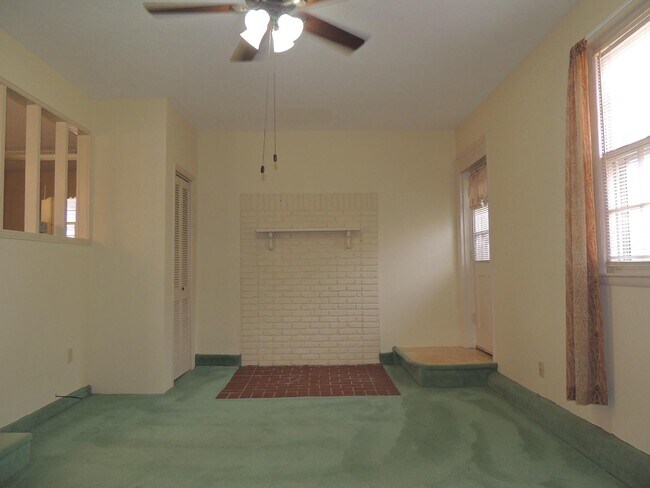 Building Photo - 2316 Rodgers Dr NE