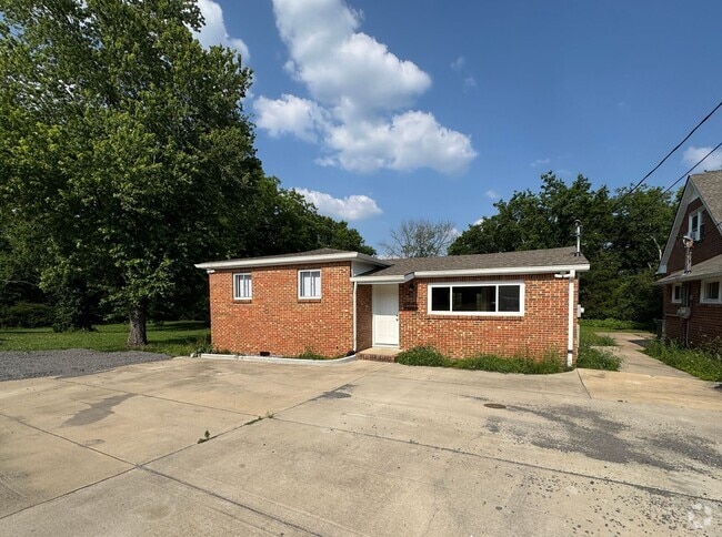 Building Photo - 6879 Lebanon Rd