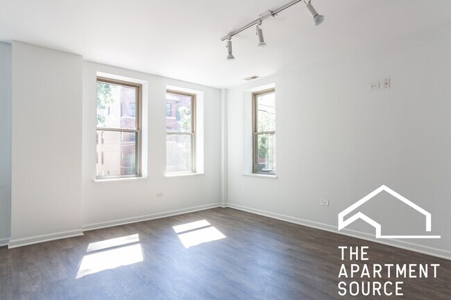 Building Photo - 940 W Winona St