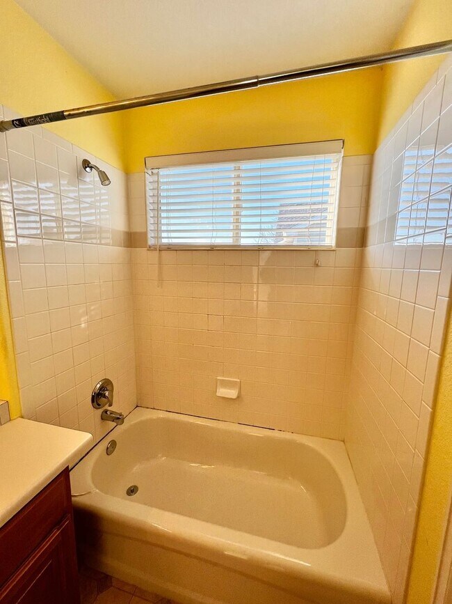 Building Photo - 4 bed, 3 bath Home in Huntington Hills Nei...
