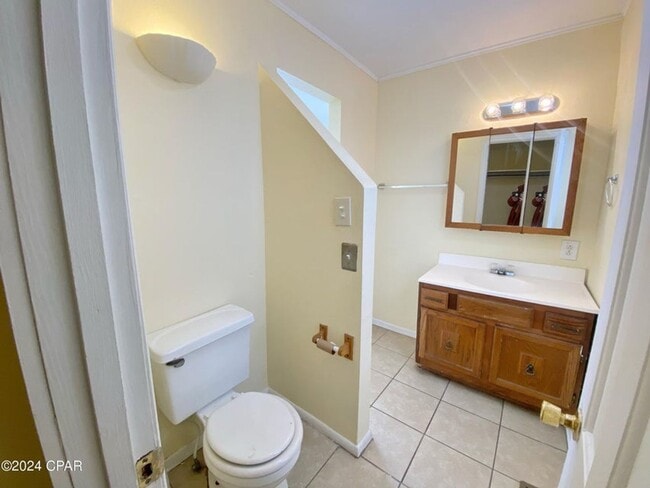 Building Photo - Home Centrally Located in Marianna, FL