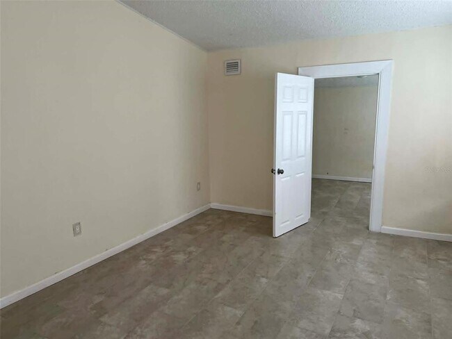 Building Photo - 682 Walkup Dr