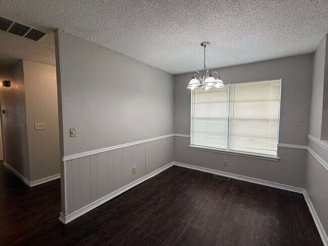 Building Photo - Welcome to your new home on this great corner lot with 3 bedrooms and 2 baths in Owasso!