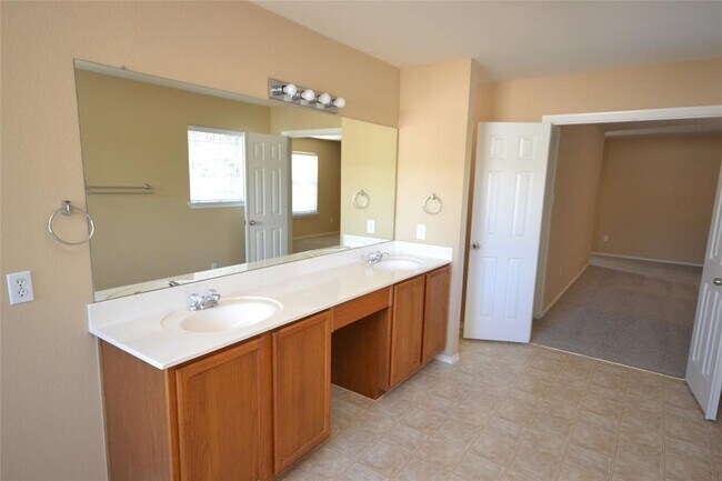 Building Photo - 400 Washington Square Dr