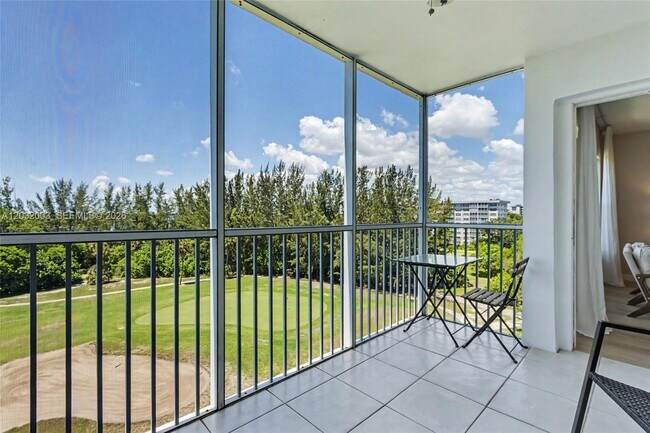 Building Photo - 3150 N Palm Aire Dr