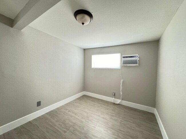 Building Photo - 1724 Izabella Ave