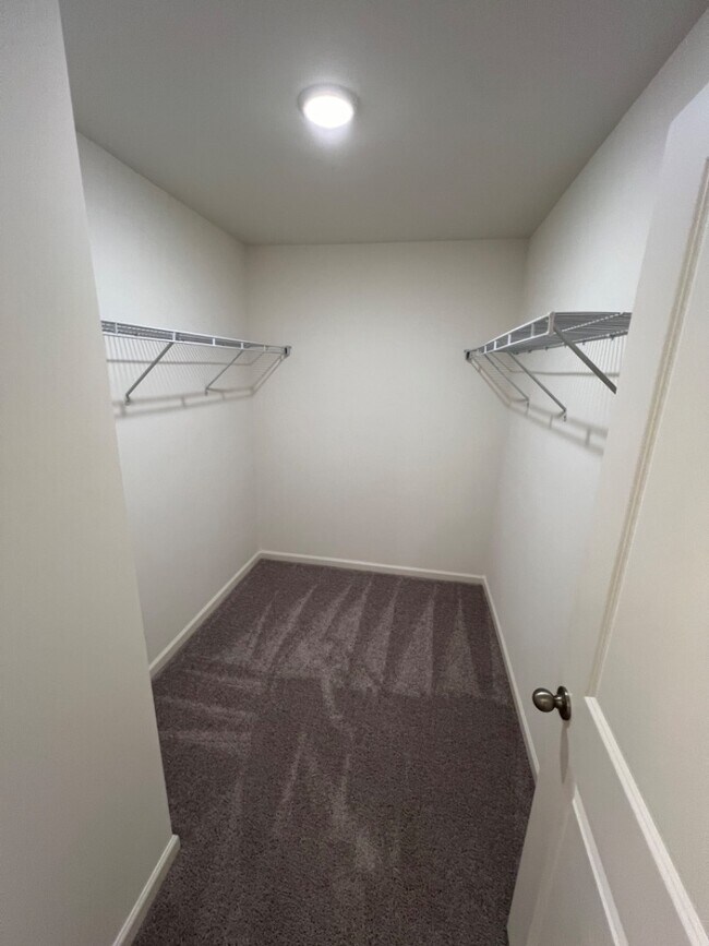 Building Photo - 604 Scarlett Maple St