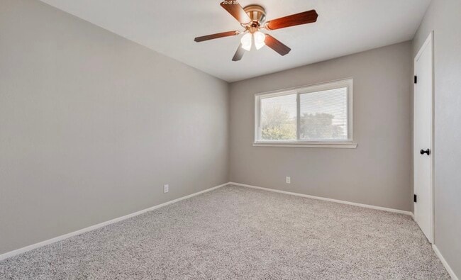 Building Photo - 411 Yorkshire Dr